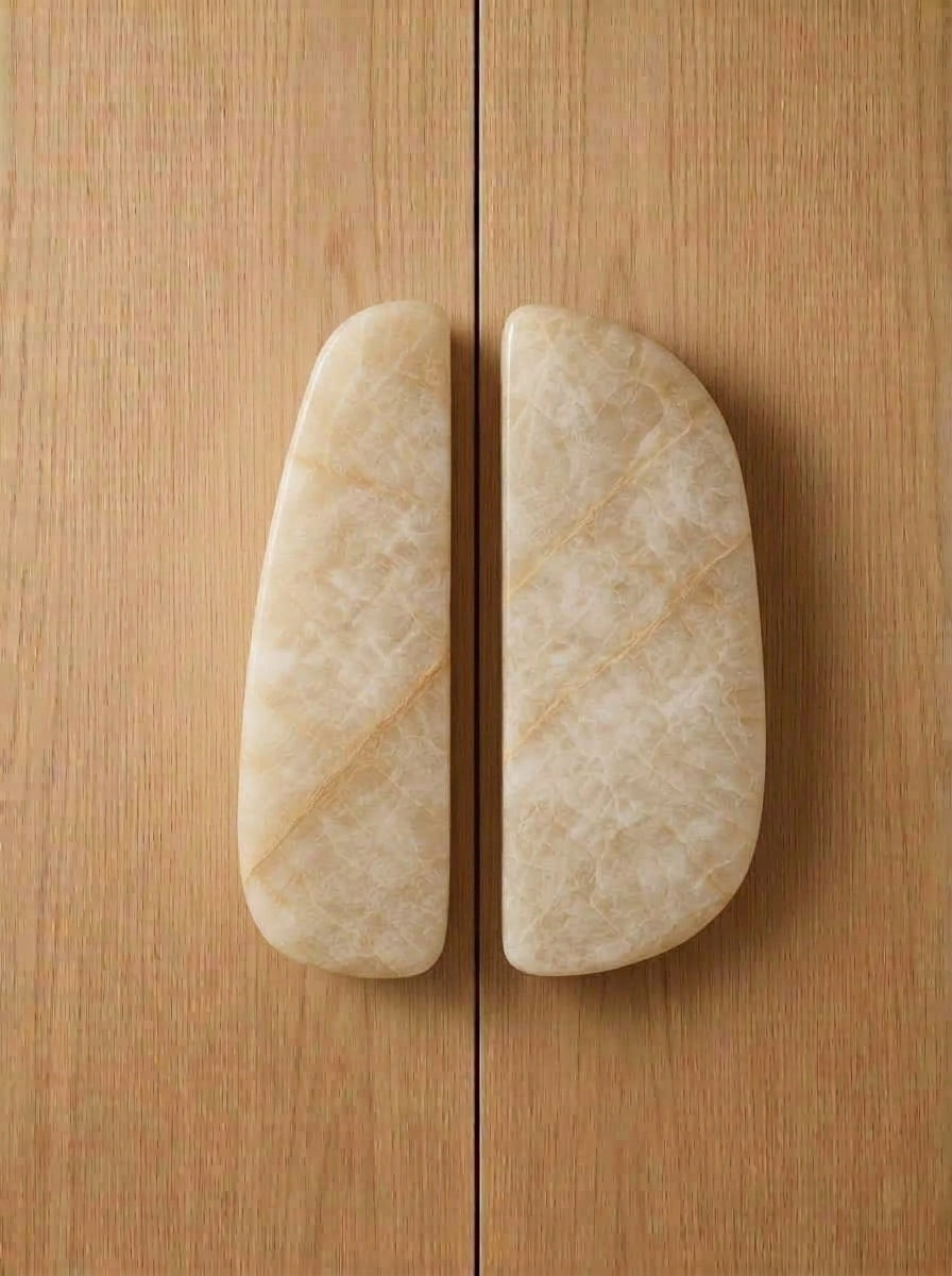 Yukixstone Honey Onyx natural stone pebble pull - hand-carved split marble cabinet handle for wardrobe and kitchen doors